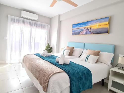 A bed or beds in a room at Acogedor Ap. 1hab. Torremolinos