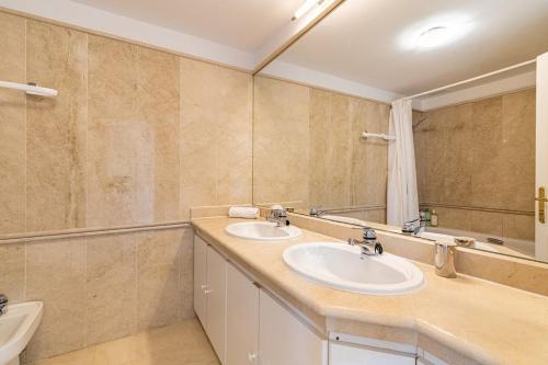 Koupelna v ubytování Spacious 3 BED Home in La Quinta Golf- Marbella