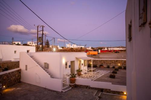 Gallery image of Sing and Blossom Accommodation in Mýkonos City