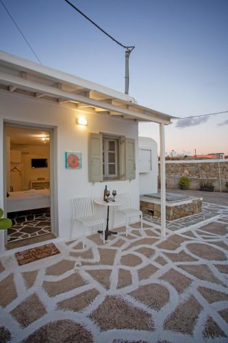 Gallery image of Sing and Blossom Accommodation in Mýkonos City