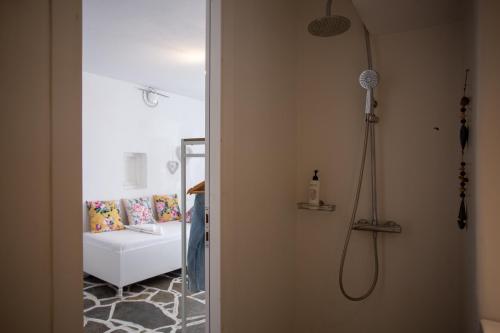 Gallery image of Sing and Blossom Accommodation in Mýkonos City