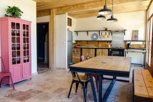 Η κουζίνα ή μικρή κουζίνα στο Maison de vacances pleine nature