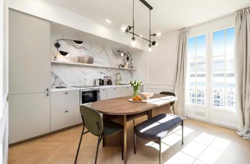 Designer Top Floor Peaceful Elevator Fiber Wifi, Balcony