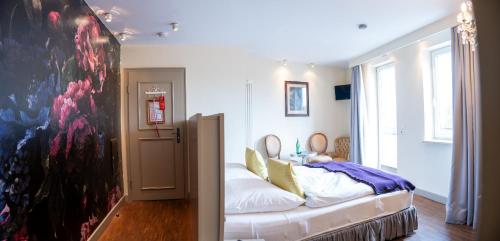 Postel nebo postele na pokoji v ubytování Friedrich von Schiller Hotel