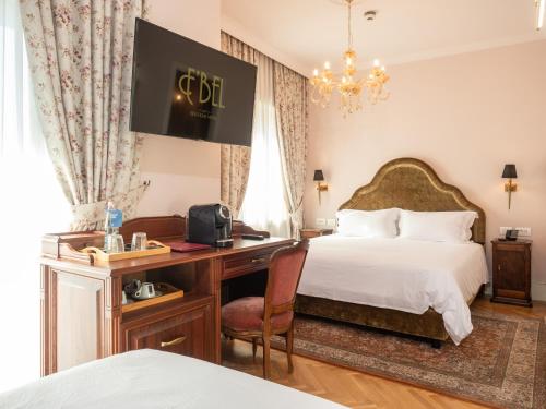Postel nebo postele na pokoji v ubytování Ebel Boutique Hotel