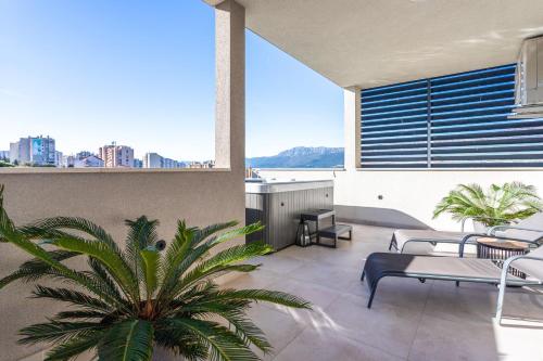 Luxury modern penthouse w jacuzzi & huge terrace