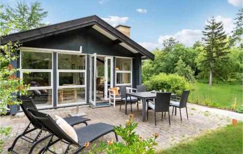 Zahrada ubytování Nice Home In Vejby With Kitchen