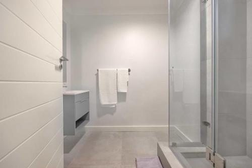 Bilik mandi di Newlands Peak Apartments