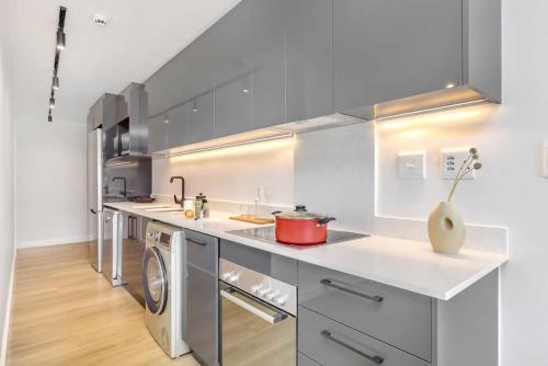 Dapur atau dapur kecil di Newlands Peak Apartments