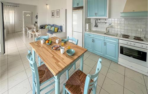 2 Bedroom Lovely Home In Kalamata