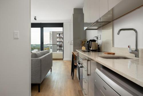 Dapur atau dapur kecil di Newlands Peak Apartments