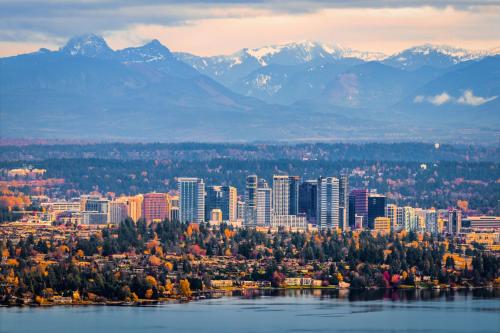 a city with mountains in the background and a city at InterContinental Seattle Bellevue, by IHG in Bellevue