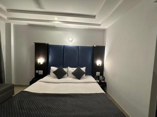 a bedroom with a large bed with a black headboard at Hotel Chandigarh Grand and Banquet in Manī Mājra