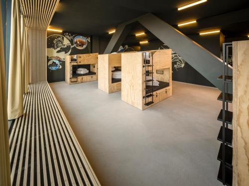 a room with two bunk beds and a staircase at JO&JOE Vienna in Vienna