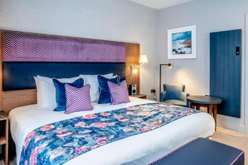 Una cama o camas en una habitación de Star Hotel Kingussie
