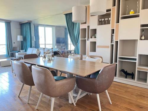 Luxurious 2 bedrooms-View Seine River-Paris Center