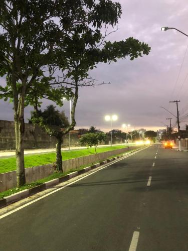 an empty street with trees on the side of the road at Suíte privativa próxima ao Sesc 1 in Bertioga