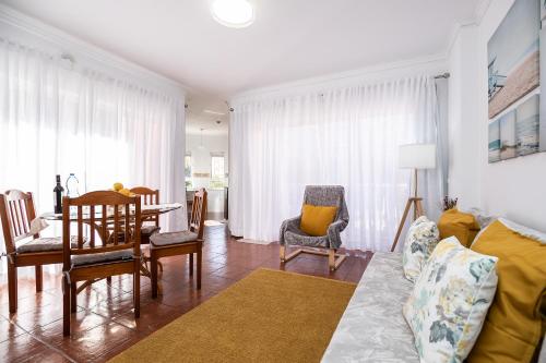 Гостиная зона в Parque dos Reis Apartment 2