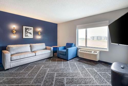 Ruang duduk di Cambria Hotel Minneapolis Maple Grove