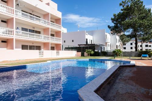 Бассейн в Parque dos Reis Apartment 2 или поблизости