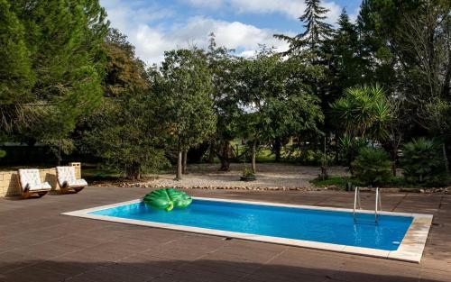 Bazén v ubytování Santo Villa nebo v jeho okolí