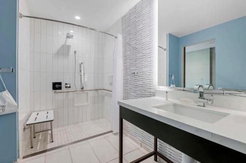 Cambria Hotel Austin Downtown Image