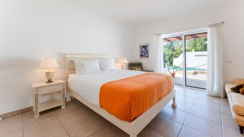 Villa w Pool, Garden, Sea View & Fiber Internet