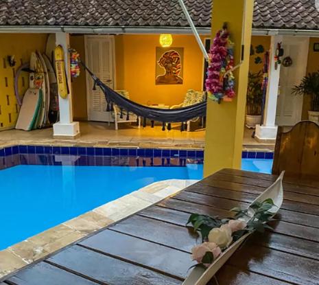 a model of a house with a pool and a hammock at Canto das Laranjeiras MOA in Guarujá