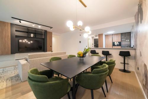 Optima Deluxe - Spacious 2BR - Private Garage