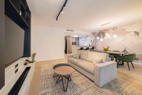 Optima Deluxe - Spacious 2BR - Private Garage