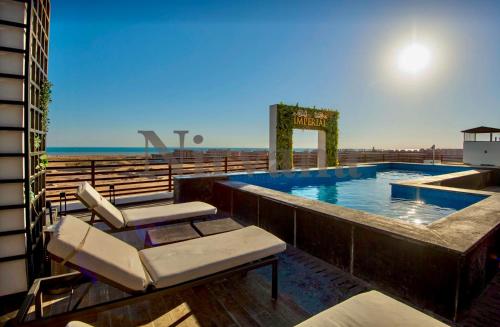 Luxury 95m Penthouse - Boutique Resort & Wifi