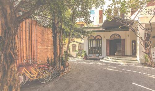 a group of bikes parked next to a building at Yesterday Hotel in Chiang Mai