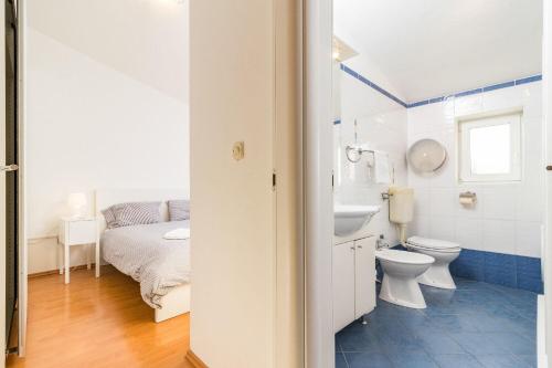 Ένα μπάνιο στο Apartment Robi 1