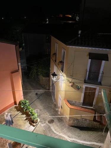 El edificio en el que está la casa vacacional