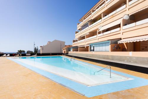 Los Seres , balcón y piscina