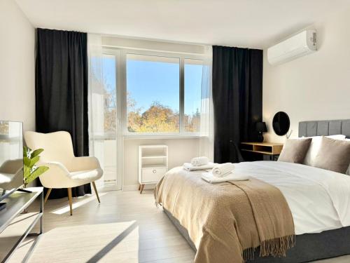 a bedroom with a bed and a desk and a window at Comfort & Classy 1Bed Аpartment for 4 Guests on High Street in Stara Zagora