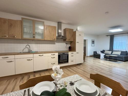 Kuchyňa alebo kuchynka v ubytovaní Holiday Home Romy by Interhome
