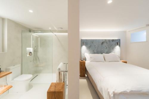 a bedroom with a shower and a bed and a toilet at Carden Laithe By Birch Stays in Skipton