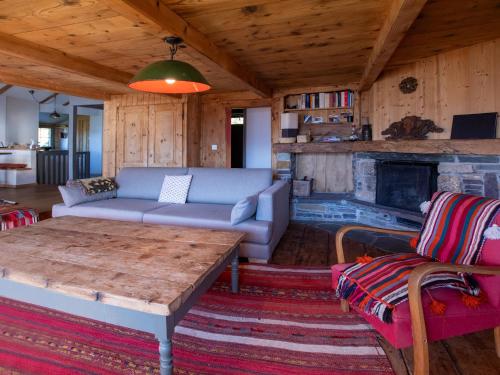 Χώρος καθιστικού στο Chalet Chalet Pierre Fleur by Interhome