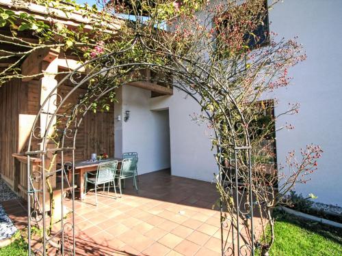 an archway in a garden with a table and chairs at Apartment Lisa by Interhome in Wiesing