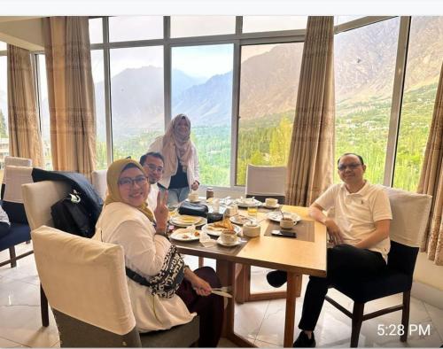 Nespecifikovaný výhled na hory nebo výhled na hory při pohledu z hotelu