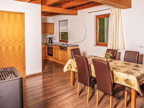 Kuchyň nebo kuchyňský kout v ubytování Holiday Home Auer-2 by Interhome