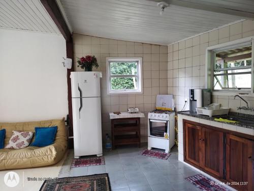Dapur atau dapur kecil di Chalés Sitio Araras