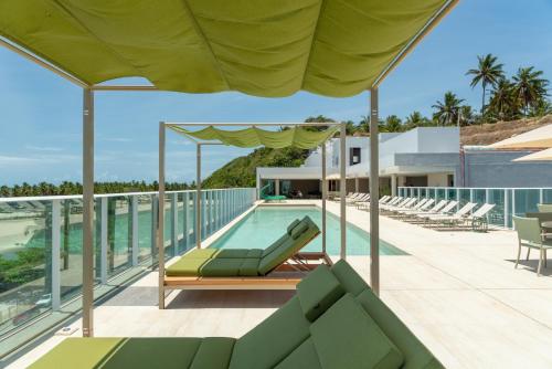 a swimming pool on the balcony of a house at Transamerica Dunas de Marapé in Jequia da Praia