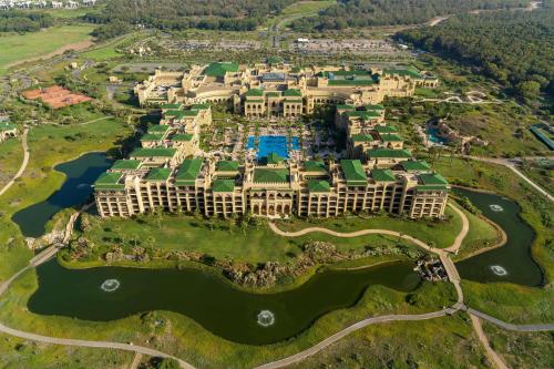 Bazén v ubytování Mazagan Beach & Golf Resort nebo v jeho okolí