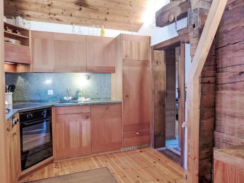 Kuchyň nebo kuchyňský kout v ubytování Apartment Zumoberhaus by Interhome
