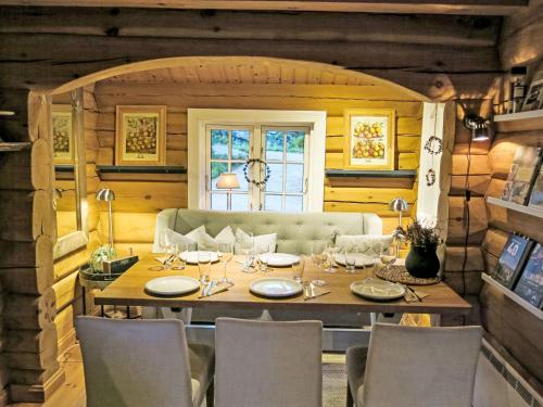 Dapur atau dapur kecil di Chalet Soltun by Interhome