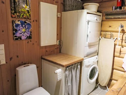 Dapur atau dapur kecil di Chalet Soltun by Interhome