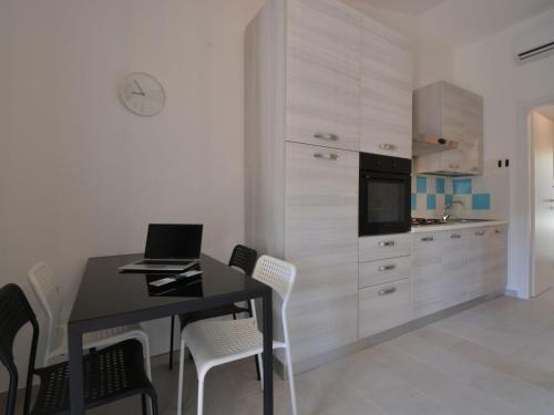 TV a/nebo společenská místnost v ubytování Holiday Home Mirto Marino-7 by Interhome