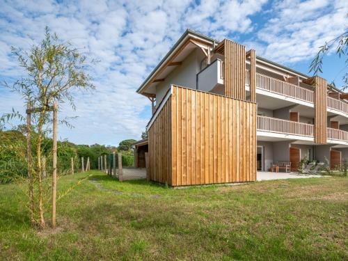 a house with wooden panels on the side of it at Apartment Jade et Elena-4 by Interhome in Lit-et-Mixe